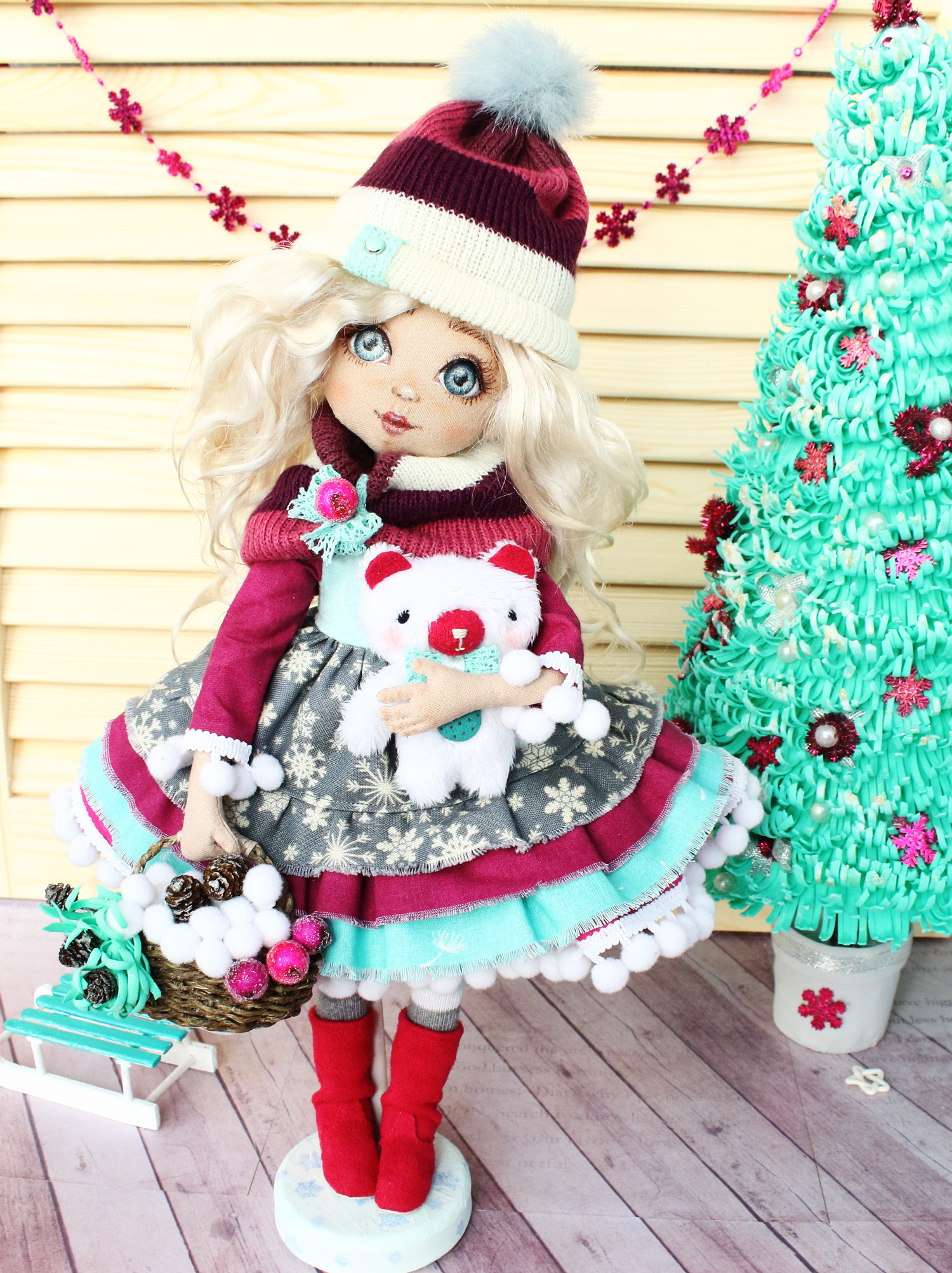 Winter doll. Новогодние куклы. Новогодние текстильные куклы. Интерьерные куклы зима. Новогодний наряд для куклы.