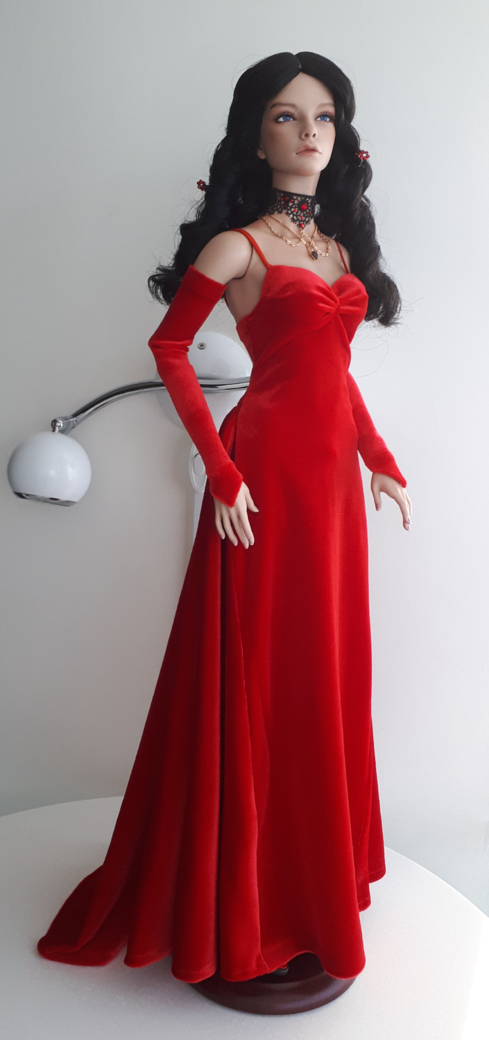 2 место - кукольный фотоконкурс Lady in red. Куклы в красных нарядах