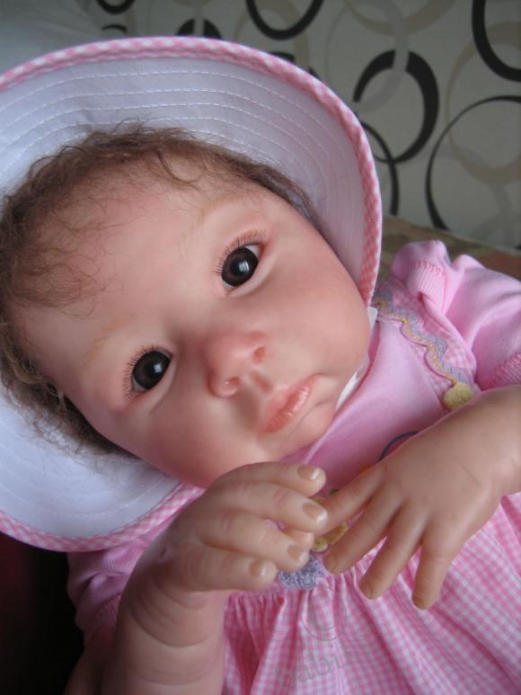 Малышка реборн Робин дома | Бэйбики Малышка реборн Робин дома (фото 9)