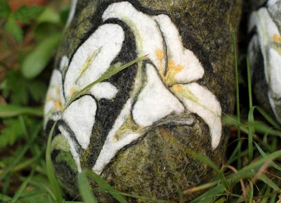 Тапки войлочные "Лилии" — Другие хобби и увлечения: сад (фото 2)