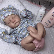 Любите ли вы получать подарки с куклой реборн