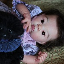 Азиаточка Акина в новом наряде, Adrie Stoete