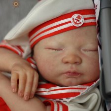 Спящая малышка-азиаточка