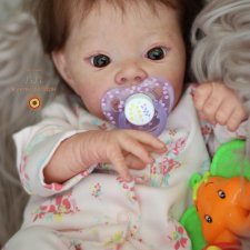 Нарядная азиаточка Акина