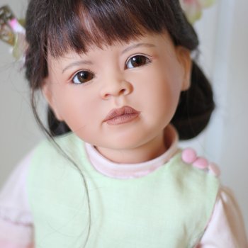 Красавица Mae Lin