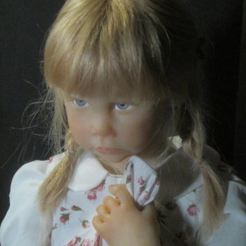 Зеркало души в церните: магический реализм кукол Лауры Скаттолини