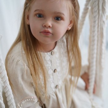 Красавица София от Натали Блик и Alexa Calvo