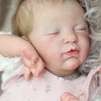 Малышка Эванджелина в одежде