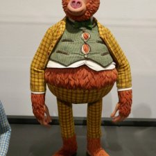 Художник по костюмам Дебора Кук и персонажи фильма "Потерянное звено"