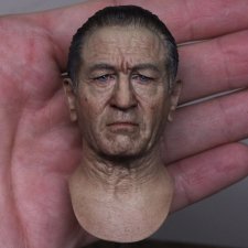 1/6 Frank “The Irishman” (Robert De Niro)