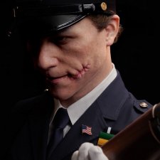 Полноразмерный бюст Джокера-Полицейского от Queen Studios