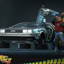Hot Toys - модель ДеЛореана формата 1/6 по мотивам "Назад в Будущее 2"