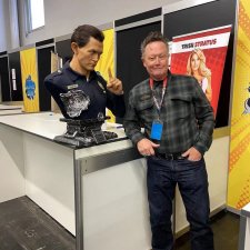 64-летний Рoберт Πaтрик и бюст Т-1000 на прошeдшeм Соmic-Cоn в Гермaнии