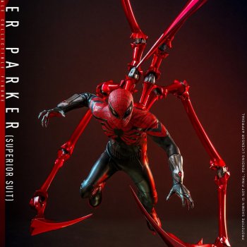 Hot Toys - фигурка Питера Паркера в масштабе 1/6