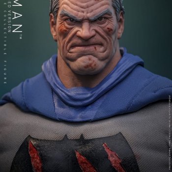 Hot Toys - фигурка Бэтмена
