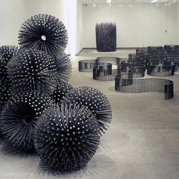 Из гвоздей - скульптуры Джона Бизби