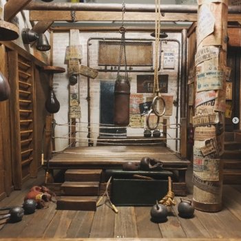 Боксерский зал в 1:12: суровая эстетика и магия деталей от Кэтрин