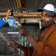 Игрушки и сувениры из старой резиновой обуви: благотворительный проект Julie Church