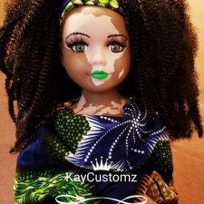 Художник создал особую серию кукол в поддержку людей с витилиго