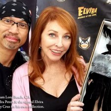 Elvira Mistress of the dark, мэйк куклы сделан Noel Cruz