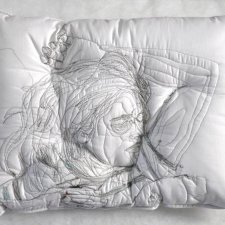 Подушки со спящими лицами от Марьям Ashkanian