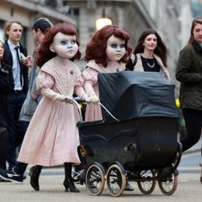 Страшные куклы как отличная рекламная компания