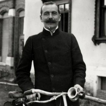 От чучела к компаньону: как Рихард Штайф научил медведей двигаться