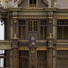 Птичья клетка, сделанная в виде кукольного домика