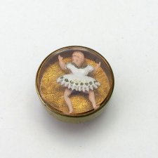 Малюсенькая старинная пуговичка