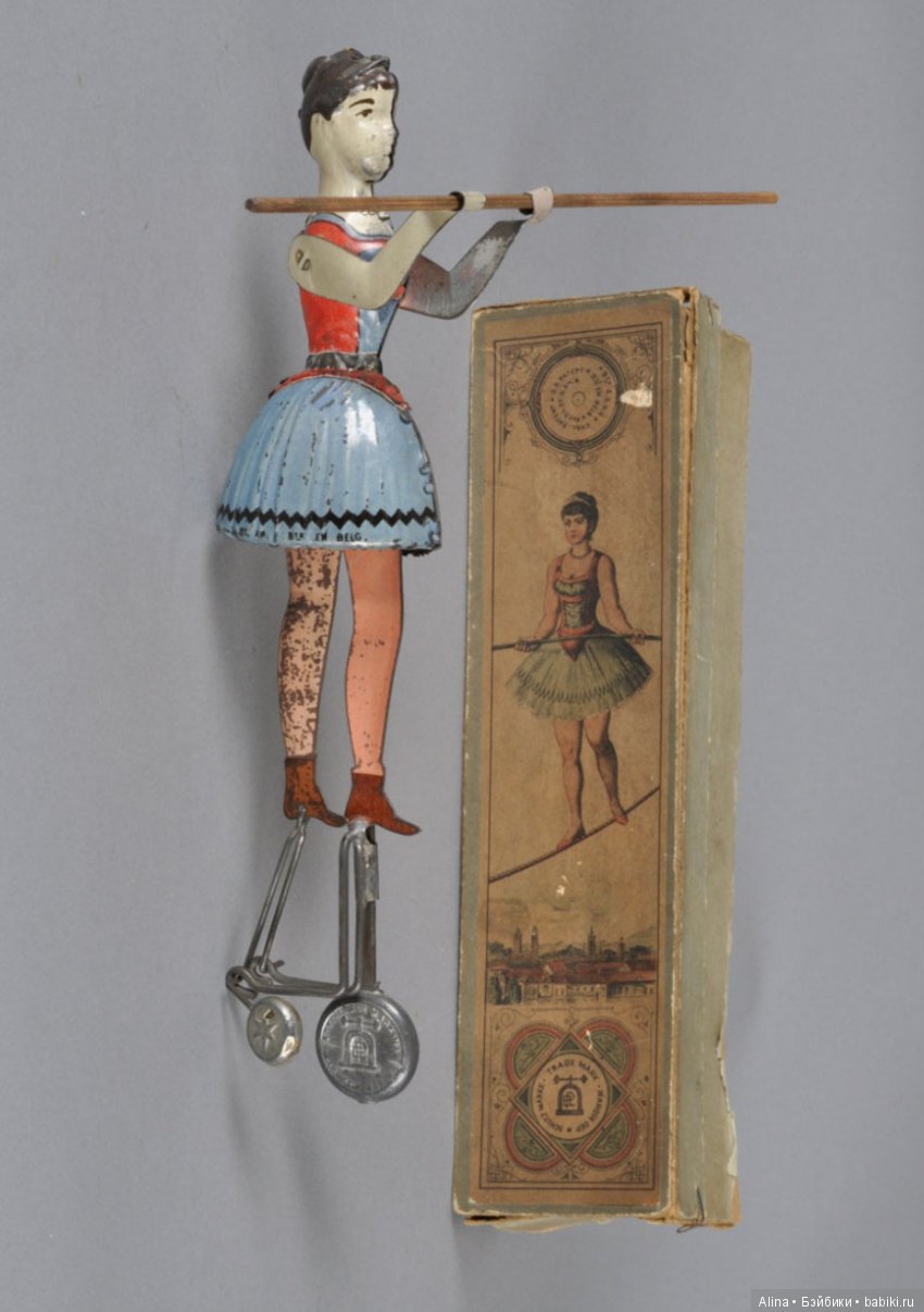 Деревянная кукла одна из первых игрушек. Старинные механические игрушки. Старинные механические куклы. Игрушка механическая. Деревянная кукла.