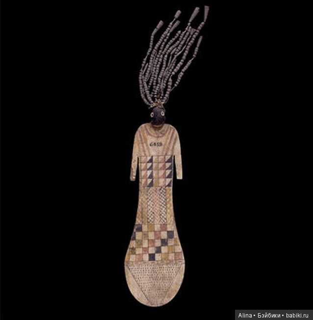 Древнеегипетские плоские деревянные куклы с волосами из глиняных бусин (Paddle doll)