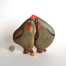 Курочки и камней