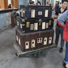 Дом с ручкой: необычные чемоданы от Бо Христиана Ларссона