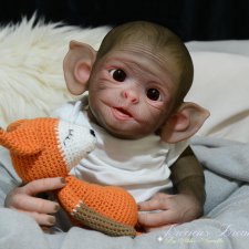 Cheeky Monkey скульптора Phil Donnelly, автор прототипа Abbie Annette