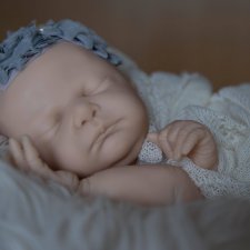 Demi скульптора Phil Donnelly