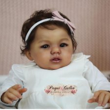 Abigail Smiling скульптора Laura Tuzio Ross, автор прототипа Paqui Galan