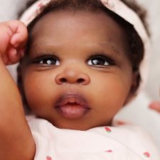 DeShawn скульптора Jorja Pigott, автор прототипа Angela Plicka