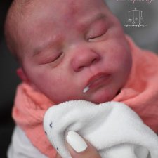 Mia скульптора Ирины Капланской, автор прототипа Holly Paz