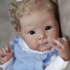 Bettie скульптора Adrie Stoete, автор прототипа Cheza Baby Nursery