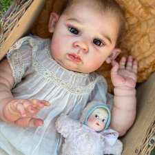 Lyric скульптора Lorna Miller Sands, автор прототипа LaDonna Brooks Briggs