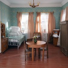 Гостиная с печкой и тремя окнами, автор румбокса Галина Чиркова