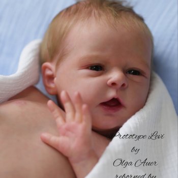 Levi скульптора Olga Auer, автор прототипа Christine Reese