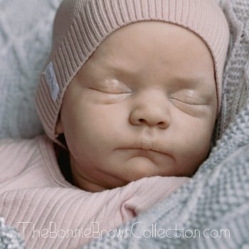 Спящая малышка у Бонни Браун