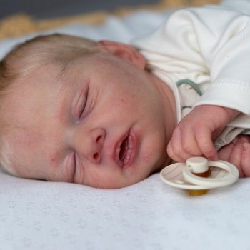 Сладкий сон малютки Llea: шедевр Ольги Ауэр в росписи Dalyla Jimenez