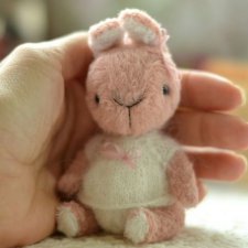 Выкройка миниатюрного зайчика Тедди в подарок от Олеси Гергель