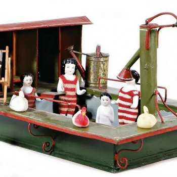 Антикварный игрушечный бассейн