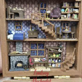 Миниатюра в шкатулке от Линдси Хочадел