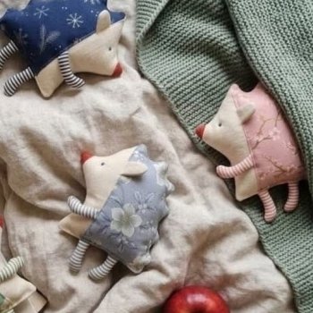 Шьем уют: выкройка очаровательного текстильного ежика