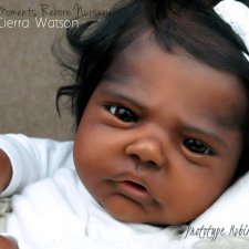 Robin Awake скульптора Nikki Johnston, автор куклы Cierra Watson