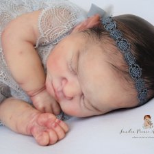 Romilly скульптора Cassie Ann Brace, автор прототипа Sandra Picaro Angelkovich